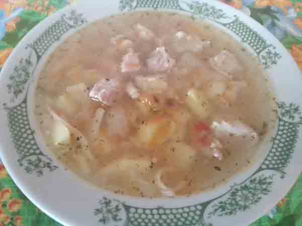 Вкусный суп с лапшой и свининой