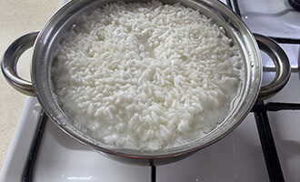 Отвариваем рис в кастрюле