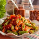 Салат из спаржевой фасоли с луком и перцами