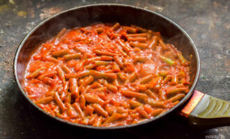 Стручковая фасоль в томатном соусе
